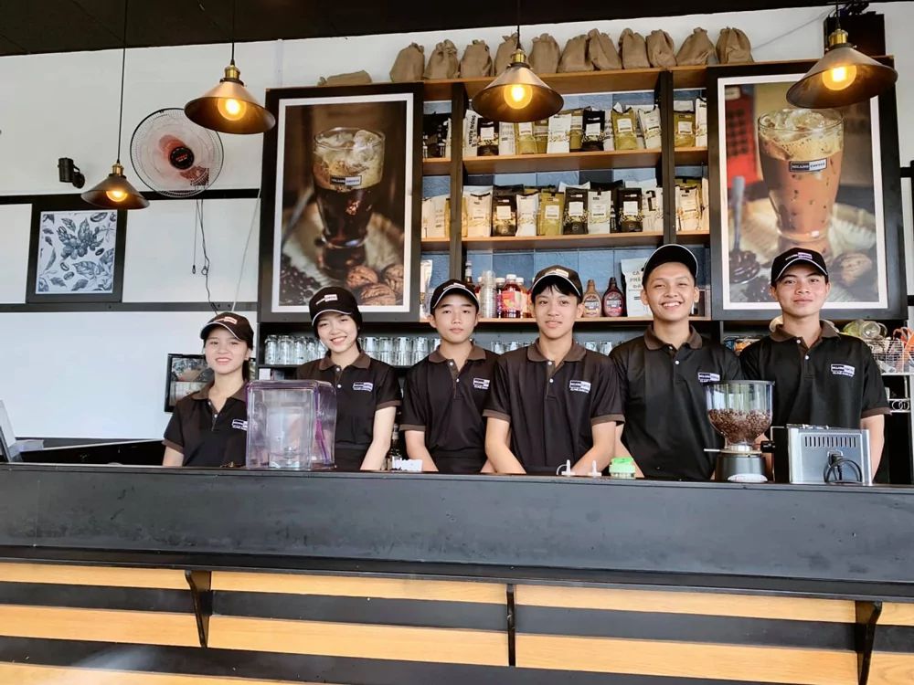 Áo đồng phục quán cà phê cho từng mô hình kinh doanh