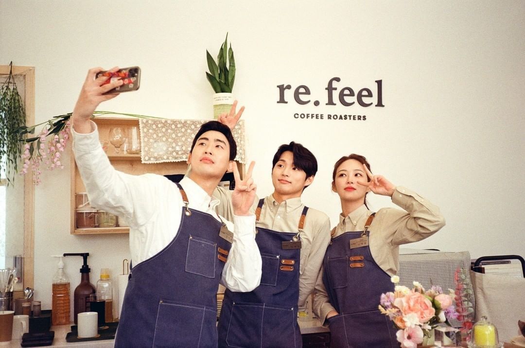 đồng phục quán cafe Hàn Quốc checklist đặt may