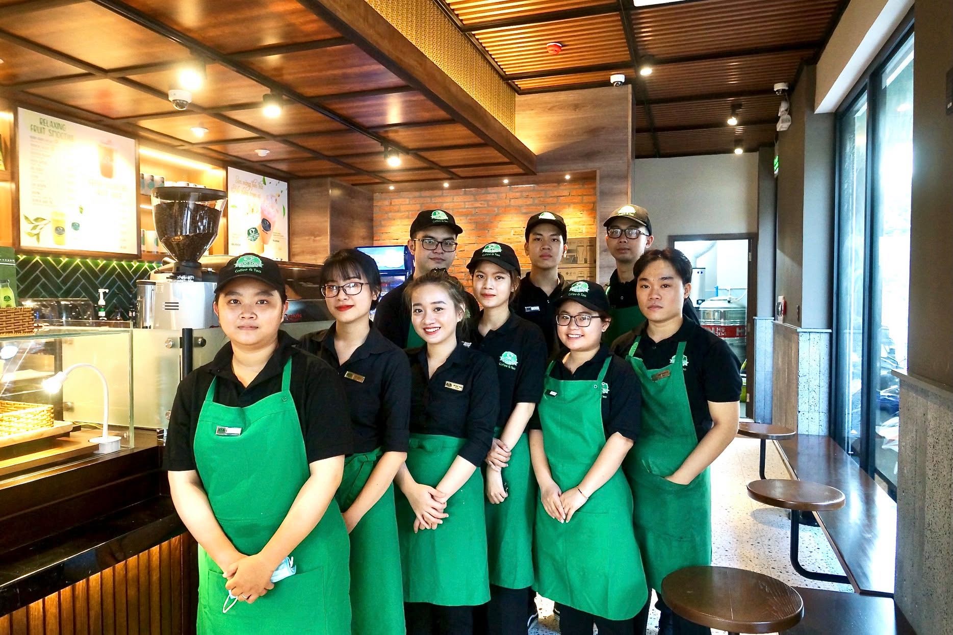 Đồng phục quán cafe nên giữ được sự gọn gàng, nhận diện tốt và thoải mái khi phục vụ.