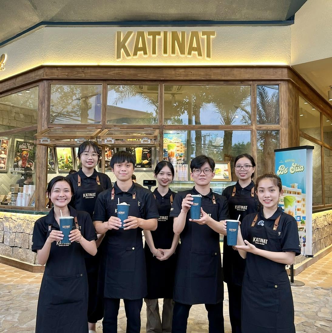 Tư vấn đúng từ đầu giúp quán cafe có bộ đồng phục vừa đẹp, vừa dễ vận hành.